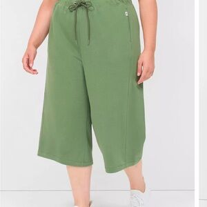 LIVI French Terry Relaxed Straight Capri NWOT